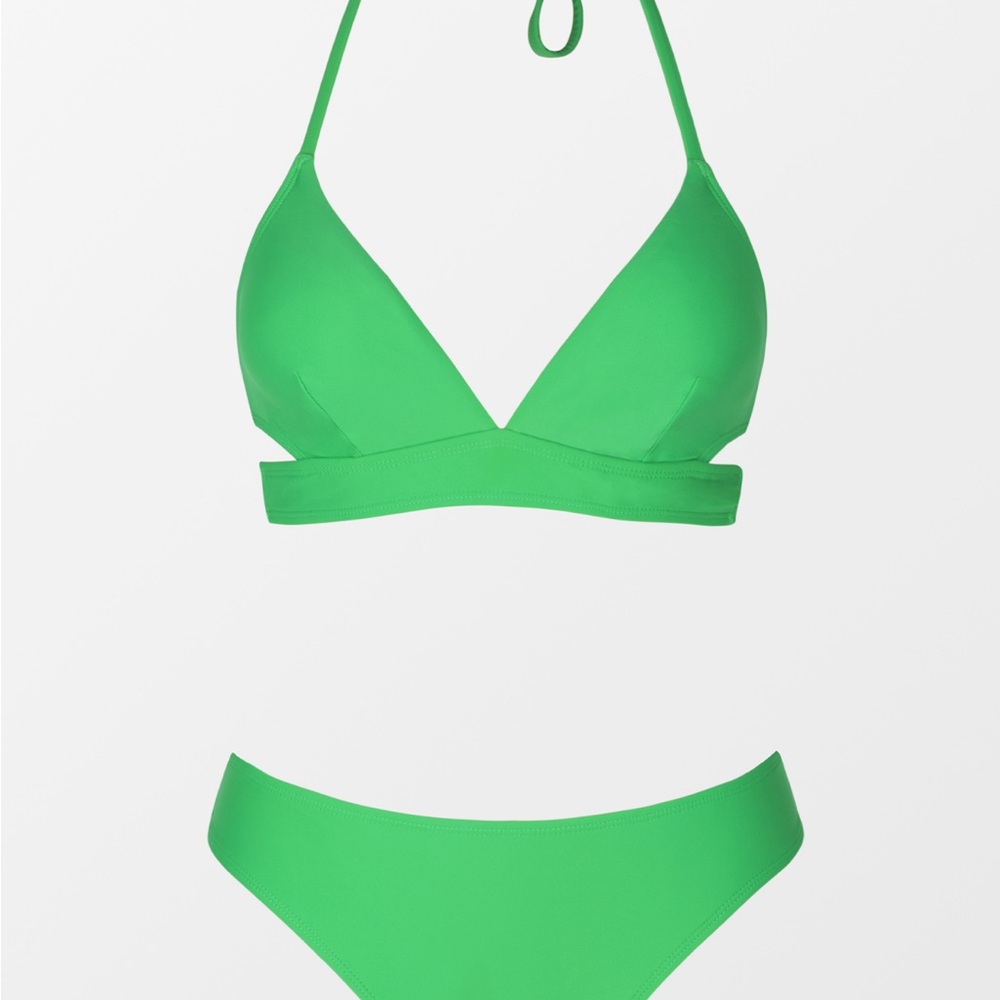 CUPSHE | Vanessa Vacation Cutout Strappy Halter & Hipster Bikini Set - Picture 14 of 15